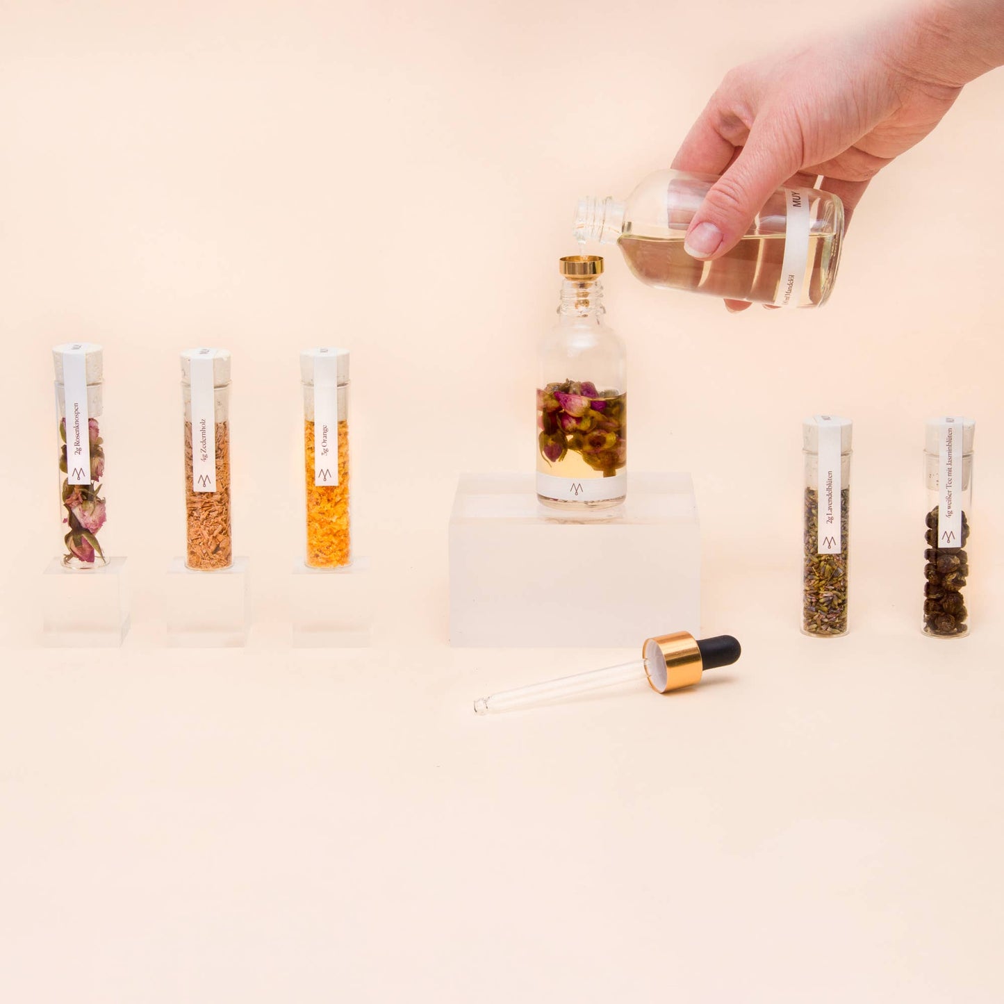 Craftly - MAKE YOUR OWN BODY OIL KIT