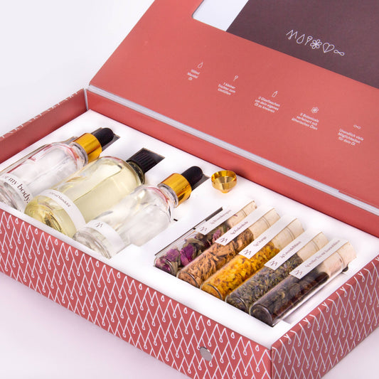 Craftly - MAKE YOUR OWN BODY OIL KIT
