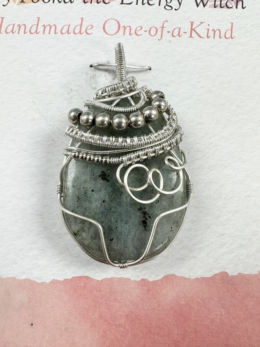 Pooka the Energy Witch - Wire Wrap Pendant - Labradorite - Leo, Scorpio, Sagittarius